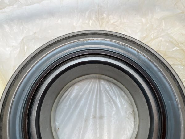 Spherical Roller Bearing – Straight Bore, 110 mm ID, 200 mm OD, 53 mm Width, Open, C3 Internal clearance.