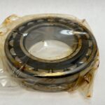 Spherical roller bearing – Straight Bore, 80 mm ID, 140 mm OD, 33 mm Width, Open, CN Internal clearance.