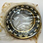 Spherical roller bearing – Straight Bore, 80 mm ID, 140 mm OD, 33 mm Width, Open, CN Internal clearance.