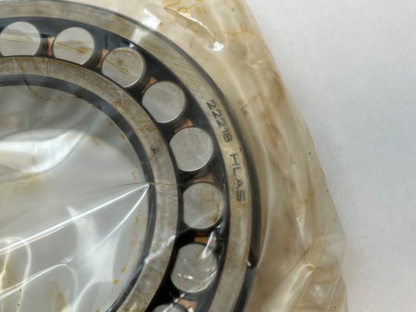 Spherical Roller Bearing – Straight Bore, 90 mm ID, 160 mm OD, 40 mm Width, Open, Normal Internal Clearance.