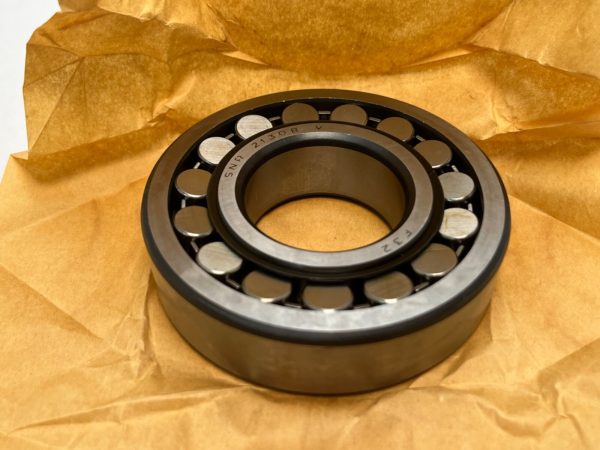 Spherical roller bearing – Straight Bore, 40 mm ID, 90 mm OD, 23 mm Width, Open, CN Internal clearance.