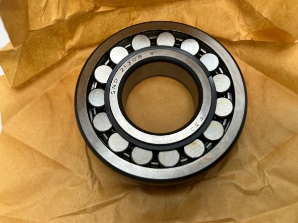 Spherical roller bearing – Straight Bore, 40 mm ID, 90 mm OD, 23 mm Width, Open, CN Internal clearance.