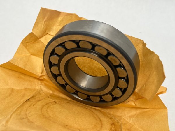 Spherical roller bearing – Straight Bore, 40 mm ID, 90 mm OD, 23 mm Width, Open, CN Internal clearance.
