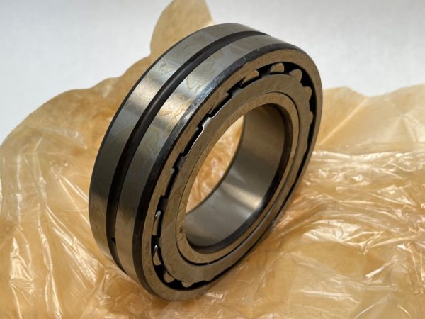 Spherical Roller Bearing – Straight Bore, 70mm ID, 125mm OD, 31mm Width, Open, Steel Cage, C3 Clearance.