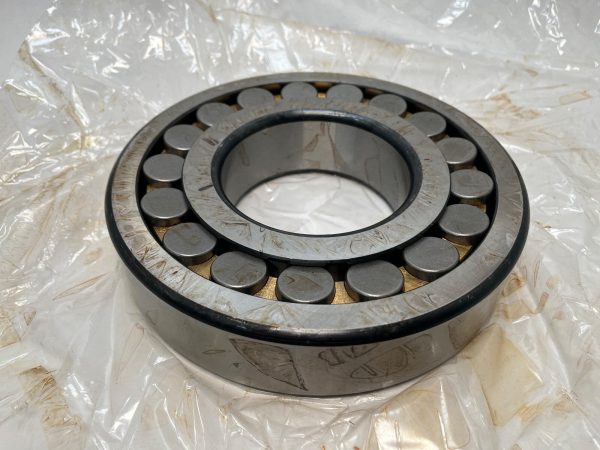 Spherical Roller Bearing – Straight Bore, 100 mm ID, 215 mm OD, 47 mm Width, Open, CN Internal clearance.