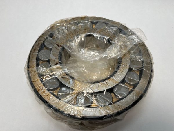 Spherical Roller Bearing – Straight Bore, 100 mm ID, 215 mm OD, 47 mm Width, Open, CN Internal clearance.