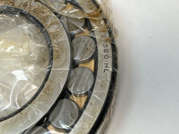 Spherical Roller Bearing – Straight Bore, 100 mm ID, 215 mm OD, 47 mm Width, Open, CN Internal clearance.