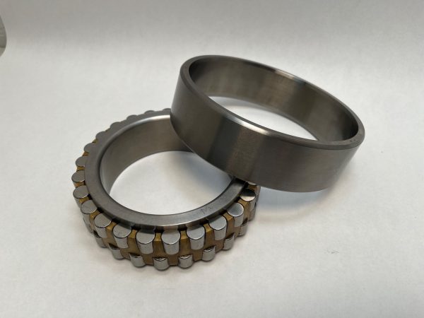 Cylindrical Roller Bearing – Tapered Bore, 90 mm ID, 140 mm OD, 37 mm Width, 2 Row, C1 Internal Clearance.