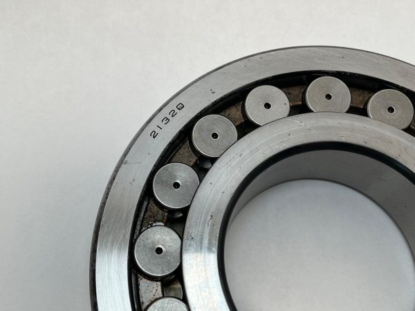 Spherical Roller Bearing – Straight Bore, 100 mm ID, 215 mm OD, 47 mm Width, Open, CN Internal clearance