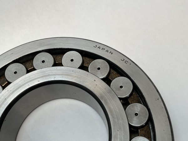 Spherical Roller Bearing – Straight Bore, 100 mm ID, 215 mm OD, 47 mm Width, Open, CN Internal clearance