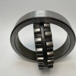 Spherical Roller Bearing – Straight Bore, 100 mm ID, 215 mm OD, 47 mm Width, Open, CN Internal Clearance.