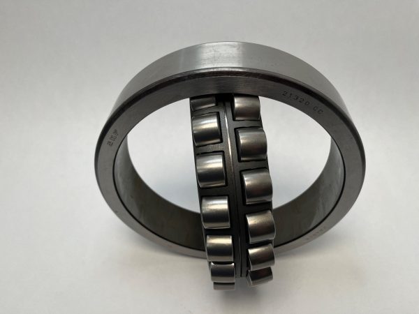 Spherical Roller Bearing – Straight Bore, 100 mm ID, 215 mm OD, 47 mm Width, Open, CN Internal Clearance.
