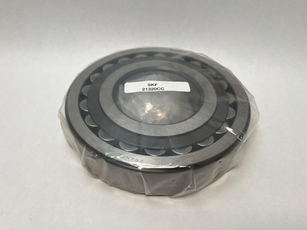 Spherical Roller Bearing – Straight Bore, 100 mm ID, 215 mm OD, 47 mm Width, Open, CN Internal Clearance.