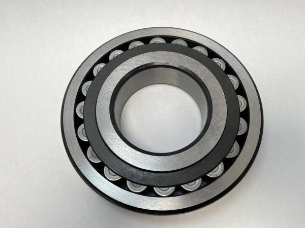 Spherical Roller Bearing – Straight Bore, 100 mm ID, 215 mm OD, 47 mm Width, Open, CN Internal Clearance.