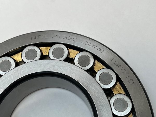 Spherical Roller Bearing – Straight Bore, 100 mm ID, 215 mm OD, 47 mm Width, Open, CN Internal clearance