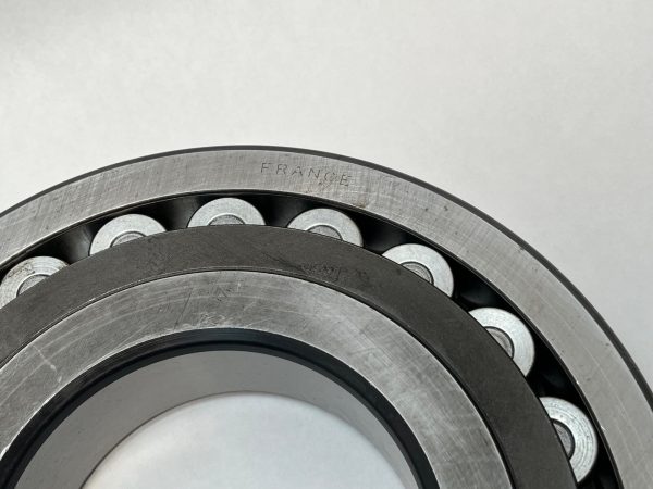 Spherical Roller Bearing – Straight Bore, 110 mm ID, 240 mm OD, 50 mm Width, Open, CN Internal Clearance.