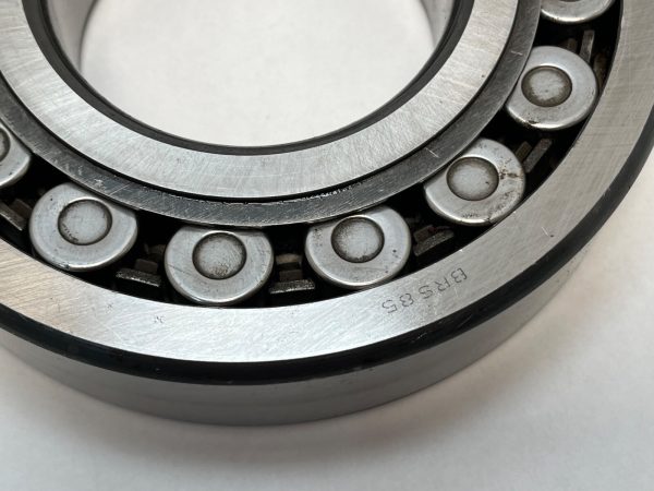 Spherical Roller Bearing – Straight Bore, 85 mm ID, 180 mm OD, 41 mm Width, Open, CN Internal Clearance.