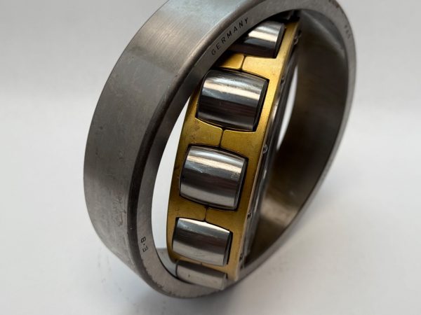 Barrel Roller Bearing (Spherical) – Tapered Bore, 100 mm ID, 215 mm OD, 47 mm Width, Open.