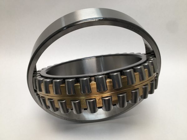 Spherical roller bearing – Straight Bore, 160 mm ID, 220 mm OD, 45 mm Width, Open.