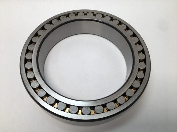 Spherical roller bearing – Straight Bore, 160 mm ID, 220 mm OD, 45 mm Width, Open.