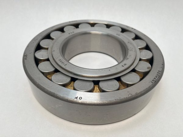 Spherical Roller Bearing – straight Bore, 100 mm ID, 215 mm OD, 47 mm Width, Open, CN Internal clearance.