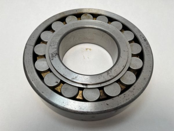 Spherical Roller Bearing – straight Bore, 100 mm ID, 215 mm OD, 47 mm Width, Open, CN Internal clearance.