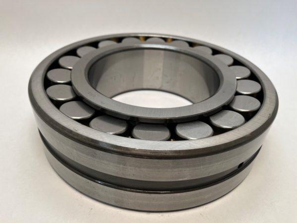 Spherical Roller Bearing – Straight Bore, 160 mm ID, 290 mm OD, 80 mm Width, Open, C3 Internal clearance.