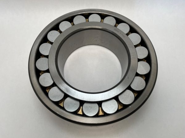 Spherical Roller Bearing – Straight Bore, 160 mm ID, 290 mm OD, 80 mm Width, Open, C3 Internal clearance.