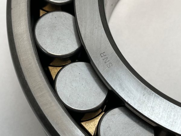 Spherical Roller Bearing – Straight Bore, 160 mm ID, 290 mm OD, 80 mm Width, Open, C3 Internal clearance.