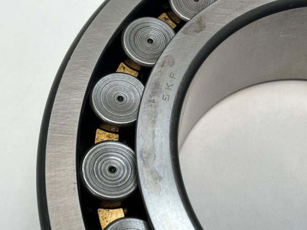 Spherical Roller Bearing – Straight Bore, 130 mm ID, 230 mm OD, 64 mm Width, Open.