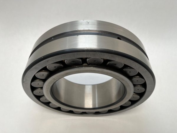 Spherical Roller Bearing – Straight Bore, 130 mm ID, 230 mm OD, 64 mm Width, Open.