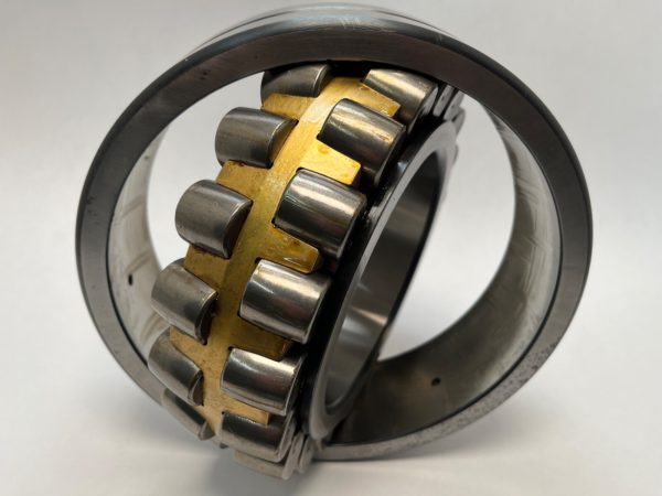 Spherical Roller Bearing – Straight Bore, 130 mm ID, 230 mm OD, 64 mm Width, Open.