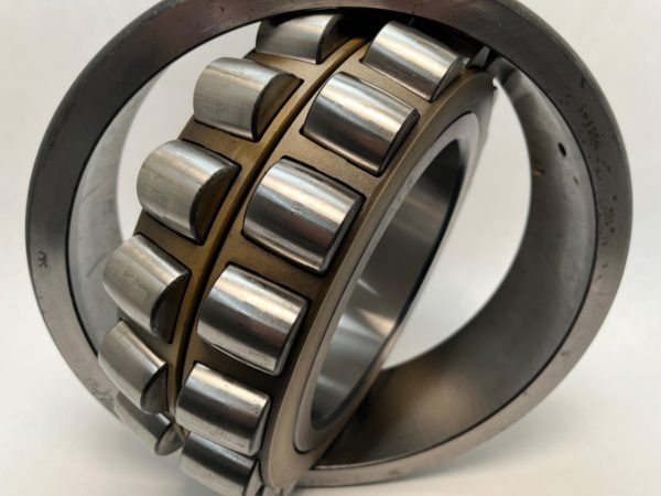 Spherical Roller Bearing – Straight Bore, 160 mm ID, 290 mm OD, 80 mm Width, Open, CN Internal Clearance.