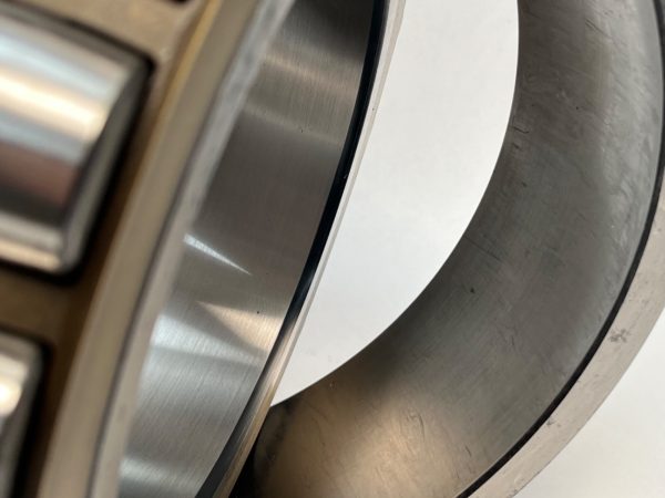Spherical Roller Bearing – Straight Bore, 160 mm ID, 290 mm OD, 80 mm Width, Open, CN Internal Clearance.