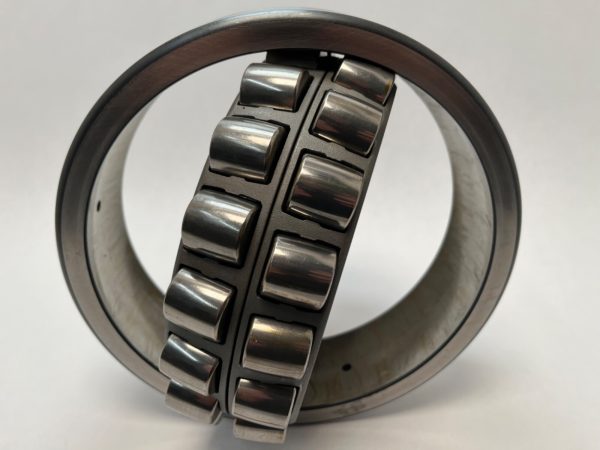 Spherical roller bearing – Straight Bore, 120 mm ID, 215 mm OD, 58 mm Width, Open, C3 Internal clearance.
