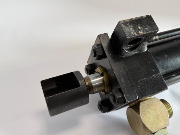 Parker 63-CPHMIRBS19MC-300.0-M-100 Hydraulic Cylinder 210 bar HYD