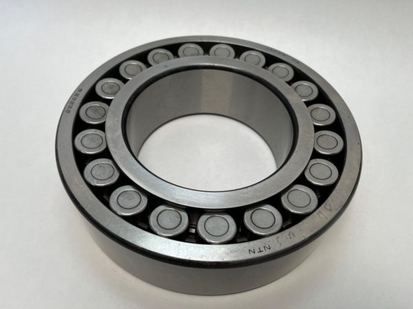 Spherical Roller Bearing – Straight Bore, 140 mm ID, 250 mm OD, 68 mm Width, Open, CN Internal Clearance.