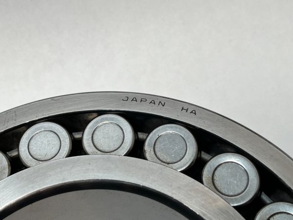 Spherical Roller Bearing – Straight Bore, 140 mm ID, 250 mm OD, 68 mm Width, Open, CN Internal Clearance.