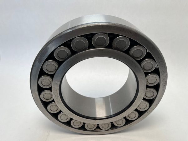 Spherical Roller Bearing – Straight Bore, 140 mm ID, 250 mm OD, 68 mm Width, Open, CN Internal Clearance.