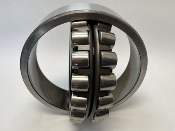 Spherical Roller Bearing – Straight Bore, 140 mm ID, 250 mm OD, 68 mm Width, Open, CN Internal Clearance.
