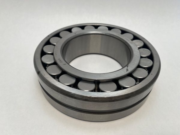 Spherical Roller Bearing – Straight Bore, 110 mm ID, 200 mm OD, 53 mm Width, Open, CN Internal Clearance.