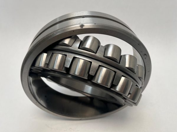 Spherical Roller Bearing – Straight Bore, 110 mm ID, 200 mm OD, 53 mm Width, Open, CN Internal Clearance.