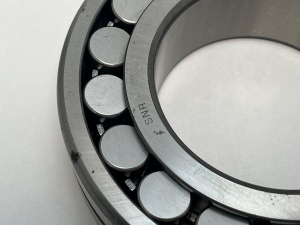 Spherical Roller Bearing – Straight Bore, 110 mm ID, 200 mm OD, 53 mm Width, Open, CN Internal Clearance.