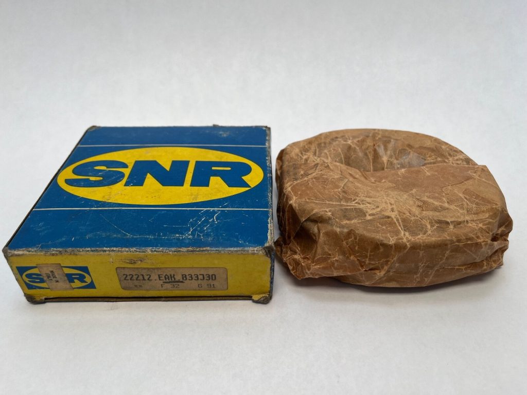 SNR 22212EAKB33J30 Bearing 60x110x28 mm 22212-E-A-K-B33-J30 22212EAKW33C3 Italy