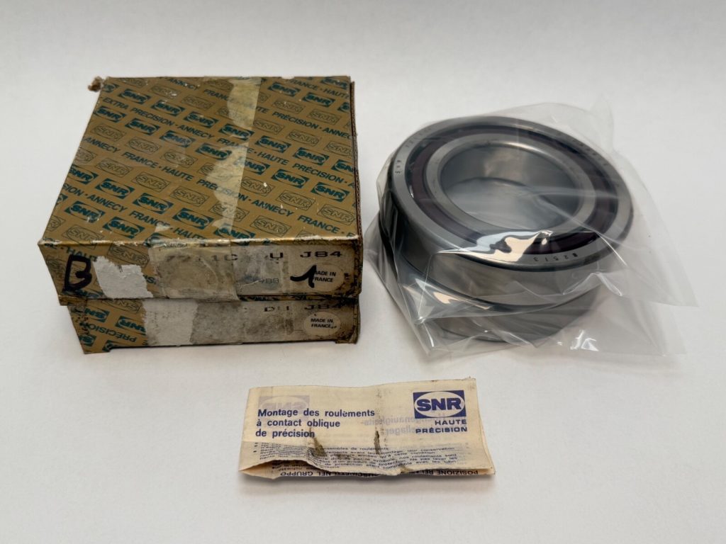 Angular Contact Ball Bearing - Straight Bore, 55 mm ID, 100 mm OD, 21 mm Width, Open, 15° Contact Angle, Light Preload.