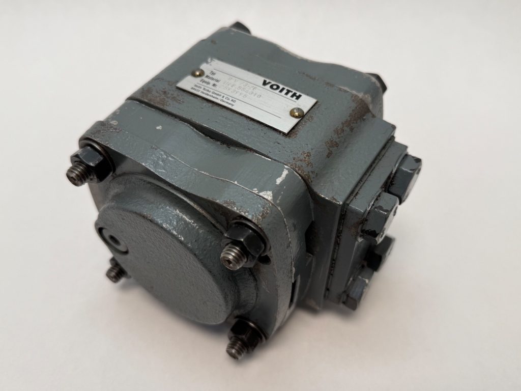Fixed Displacement Internal Gear Pump, 8.2 cc/rev, 330 bar Continuous, 400-3600 rpm, SAE Code 61 Ports