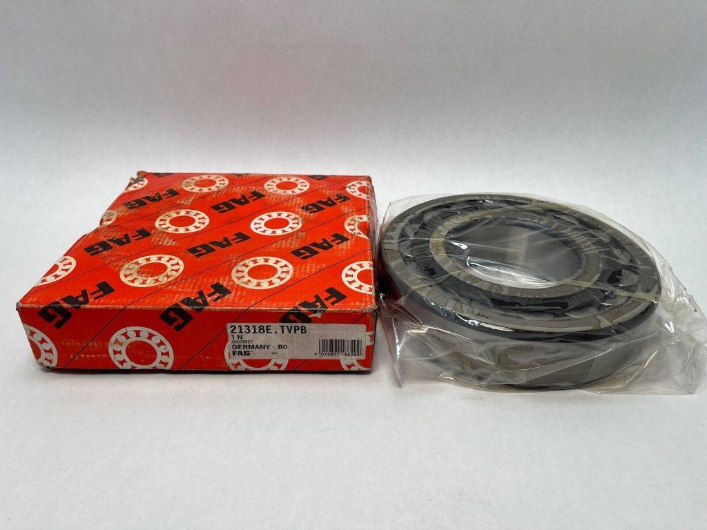 Spherical Roller Bearing - Straight Bore, 90 mm ID, 190 mm OD, 43 mm Width, Open, CN Internal Clearance.