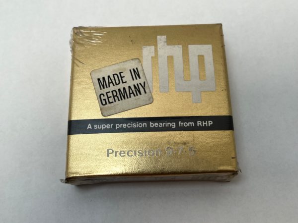 Deep Groove Ball Bearing – Straight Bore, 25 mm ID, 52 mm OD, 15 mm Width, Open, Without Snap Ring.