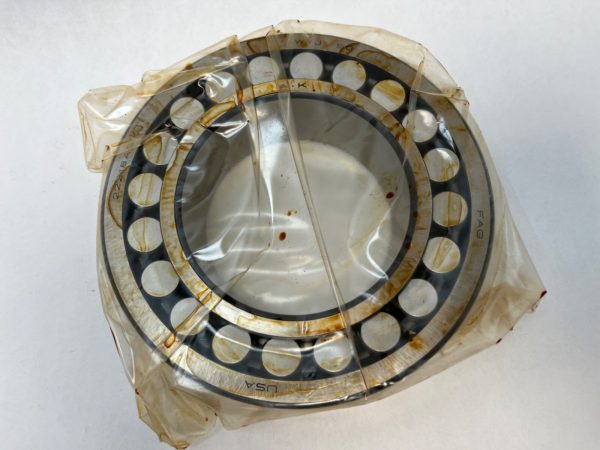 Spherical Roller Bearing – Tapered Bore, 90 mm ID, 160 mm OD, 40 mm Width, Open, CN Internal clearance.