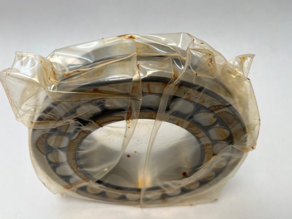 Spherical Roller Bearing – Tapered Bore, 90 mm ID, 160 mm OD, 40 mm Width, Open, CN Internal clearance.